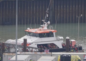 Government considering sending failed asylum seekers to overseas ‘migrant hubs’ | UK News