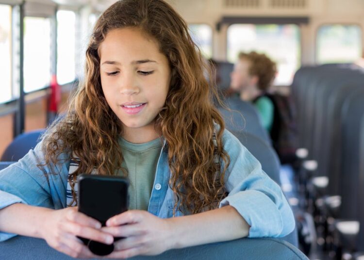 New Study Finds Phones Have Positive Benefits For Middle Schoolers