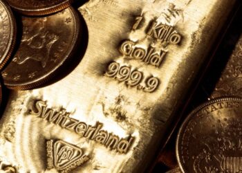 Gold enjoys best week in five years as investors rush to safety