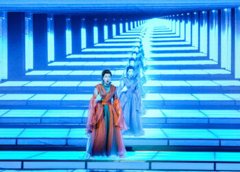 ‘Così fan tutte’ and ‘The Threepenny Opera’ Reviews: Directors Disrupt the Classics