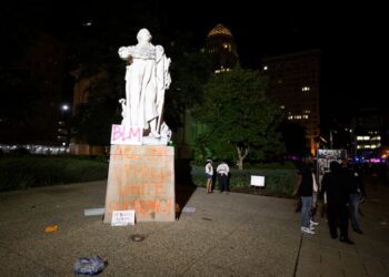 Art Historian Protests Restoration of Monument Graffitied in 2020