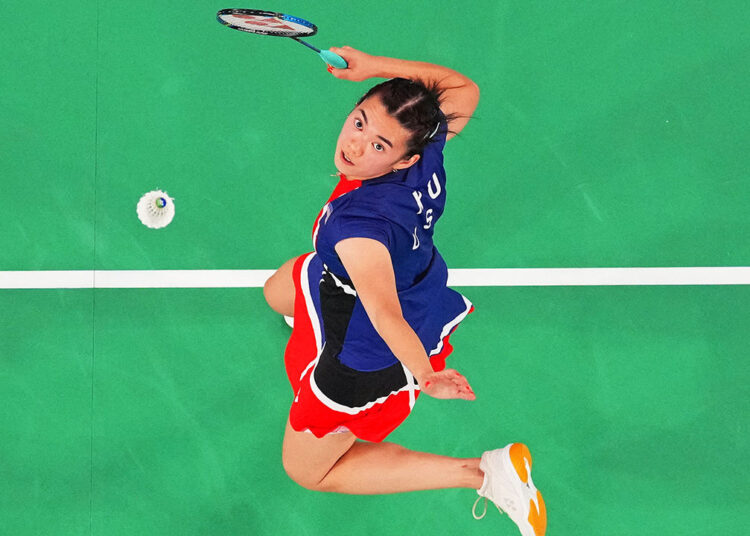 Physics reveals the best design for a badminton arena