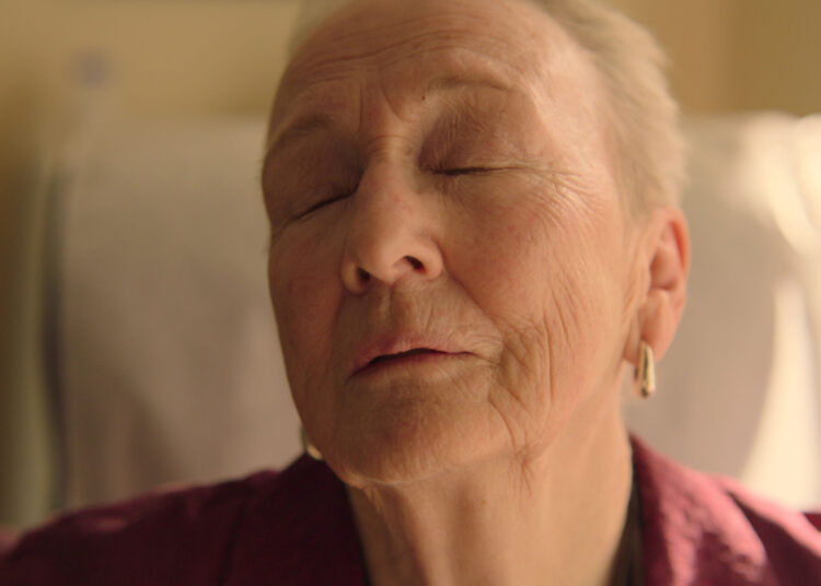 ‘Familiar Touch’ Review: Kathleen Chalfant Faces Fading Memories