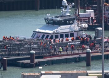 Government struggles to slash foreign aid spent on asylum hotels | UK News