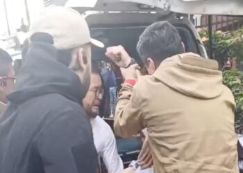 Miguel Uribe Turbay: Colombian presidential hopeful still in critical condition after shooting | World News