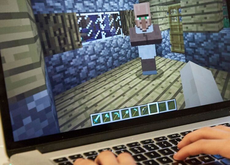 Minecraft users targeted by criminals posing as game coders | Science, Climate & Tech News