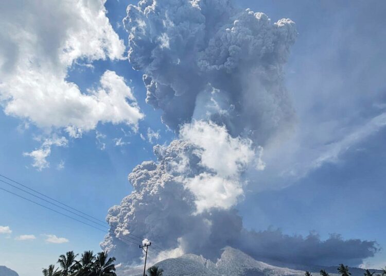 Flights cancelled and breathing made ‘painful’ as ash cloud forms after Indonesian volcano erupts | World News