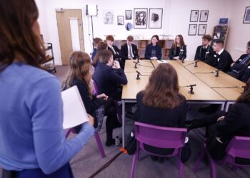 Two hour screen time limit and curfews for children being considered by government | Politics News