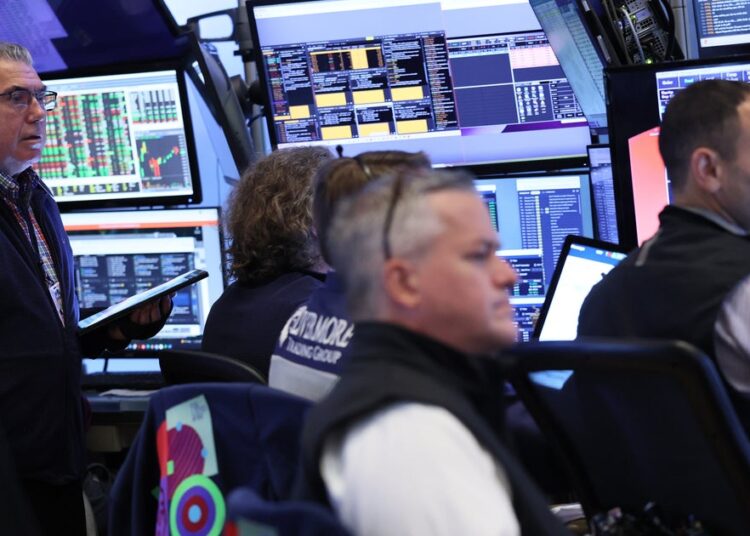 Wall Street Holds Steady Just Below Recent Records