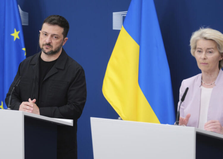 NATO-like protection for Ukraine in focus as Zelensky, European leaders head for Trump meeting