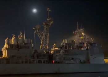 US deploying waships near Venezuela : Show of force raising tensions in the Caribbean