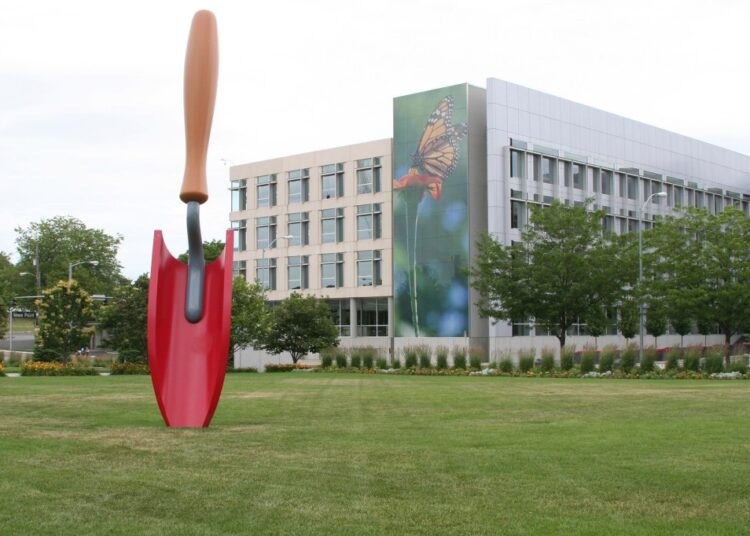 People Inc. Sells Oldenburg and Van Bruggen ‘Plantoir’ Sculpture