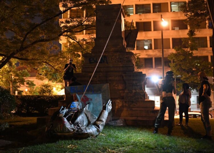 Trump Orders Reinstatement of Monument to Confederate General