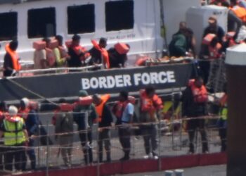 Cabinet minister admits UK-France migrant returns could be ‘frustrated’ by legal challenges | Politics News