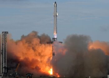 Starship: SpaceX’s biggest rocket completes spectacular test flight after year of mishaps | Science, Climate & Tech News