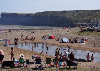 UK weather: Yellow heat health alert extended across large parts of country amid heatwave | UK News