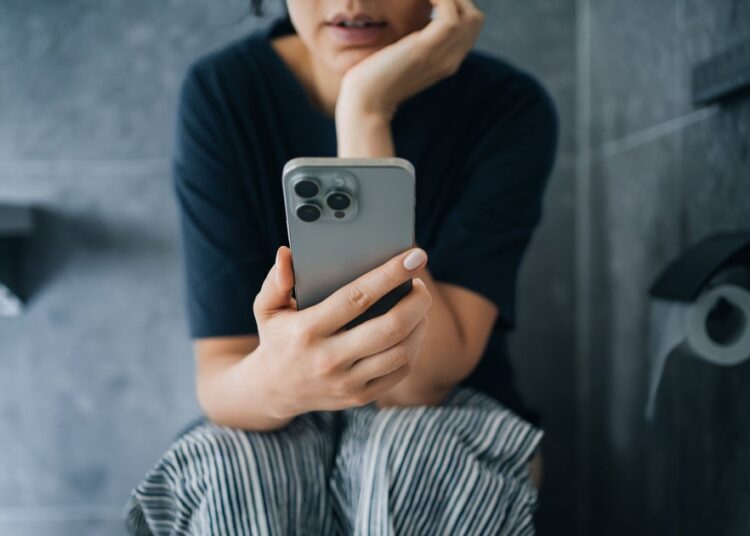 New Study Links Phone Use On Toilet To Hemorrhoids
