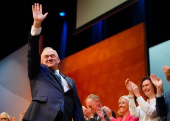 Ed Davey warns that Nigel Farage wants to turn Britain into ‘Trump’s America’ | Politics News