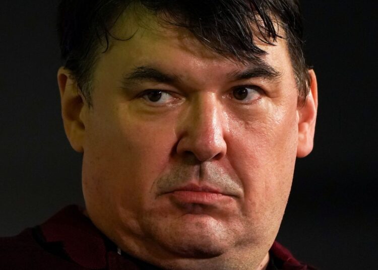 Graham Linehan arrest: Government ‘needs to look at whether police getting balance right’, says Wes Streeting | Politics News