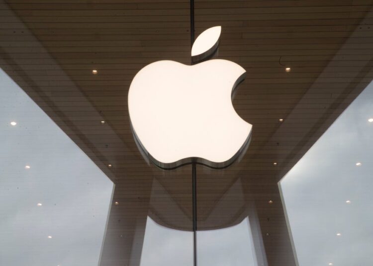 Apple Removes ICE Tracking Apps After Pressure By Trump Administration