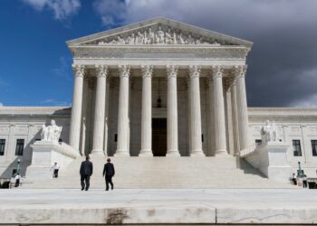 Supreme Court Lets Trump Strip Protections From More Than 300,000 Venezuelan Migrants