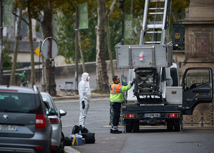 Thieves Steal Napoleon-Era Jewels in Daylight Heist at the Louvre