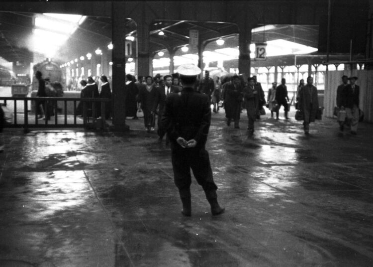 Individuals vs. Institutions in the Novel ‘Tokyo Express’