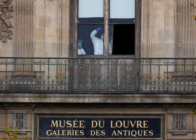 Jewels stolen in Louvre heist worth £76m, prosecutor says | World News