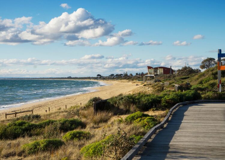 British man dies off coast of Melbourne after surfboard snaps | World News