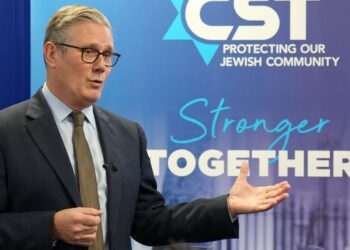 Starmer orders mandatory antisemitism training for NHS staff | UK News