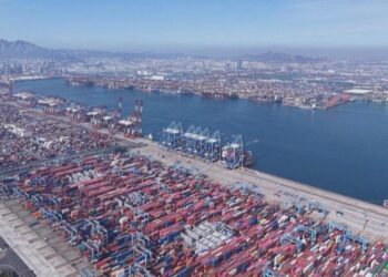 China's trade surplus hits record $1.08 trillion after just 11 months