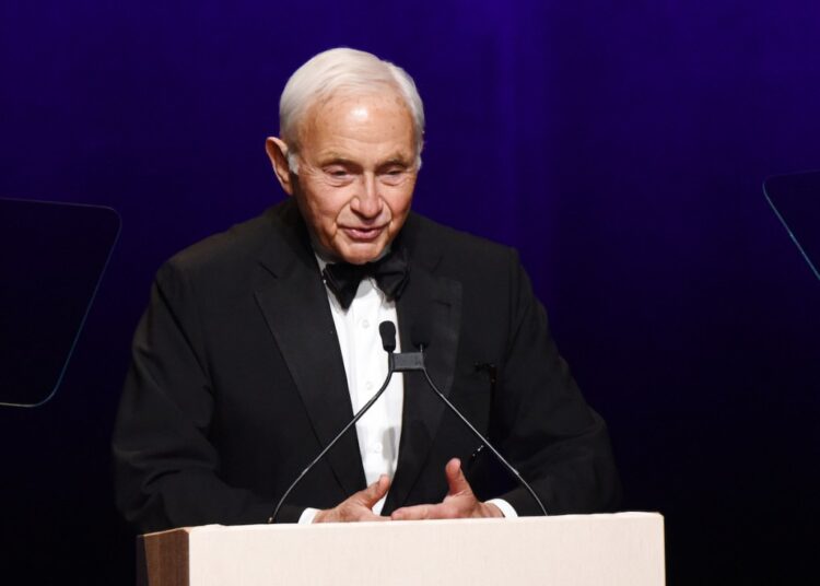 Leslie Wexner Denies Being Jeffrey Epstein’s ‘Co-Conspirator’