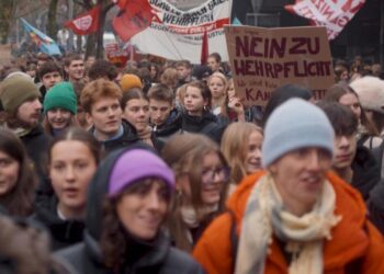 Germany's youth opposed to return of military service