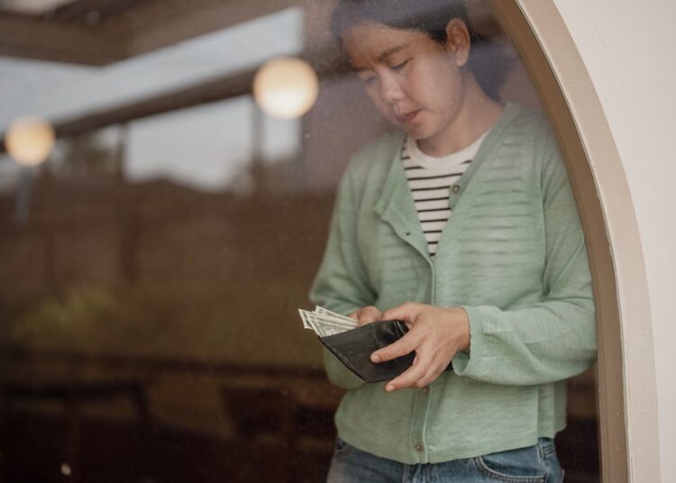 Expert Advice For When You Should Lend Friends Money — And When You Should Not