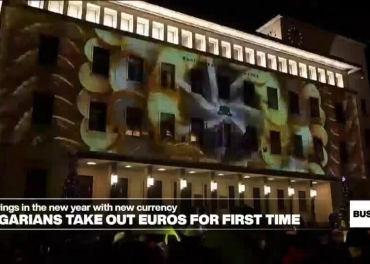 Bulgarians ring in the new year by withdrawing euros