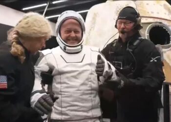 NASA sends fours astronauts back to Earth in first-ever medical evacuation