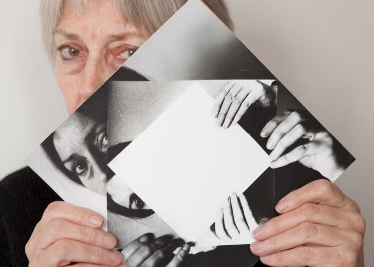 Hungarian Conceptual Artist Dies at 88