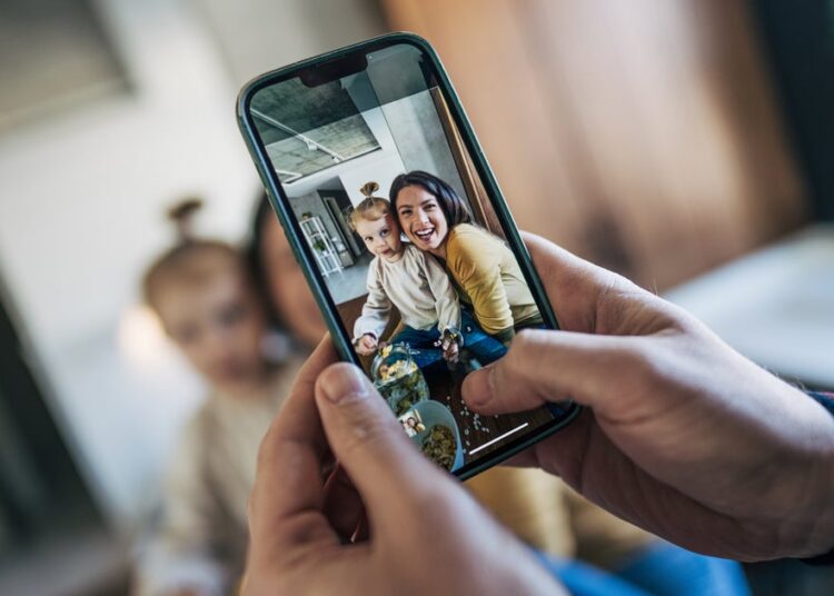 Why You Shouldn’t Grant Any App ‘Full Access’ To Your Phone Camera Roll