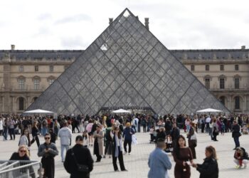 Louvre Faces €10M Loss After Decades-Long Ticket Fraud Busted