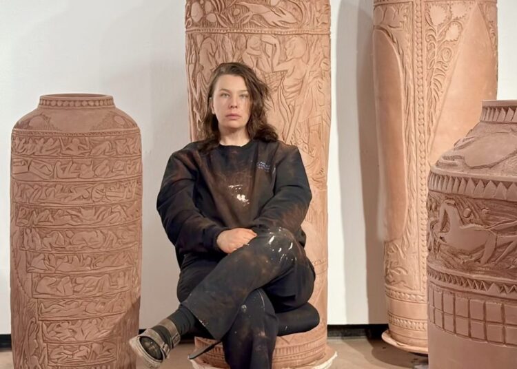 Artist Who Made Still Lifes, Ceramics Dies at 41
