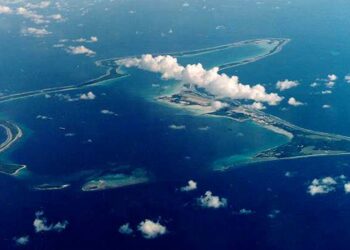 Trump grudgingly supports Starmers Chagos deal | Politics News