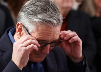 Starmer branded ‘weak’ over Mandelson saga – as top Labour figure warns it could bring him down | Politics News