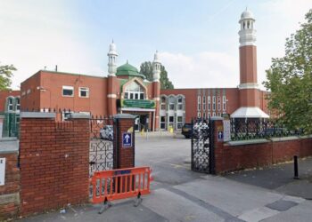 Starmer concerned after ‘serious incident’ at Manchester mosque | UK News