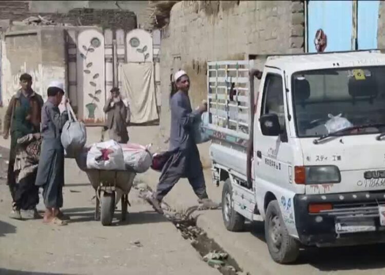 Thousands of Afghans displaced by conflict with Pakistan