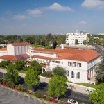 A building's campus seen from above.