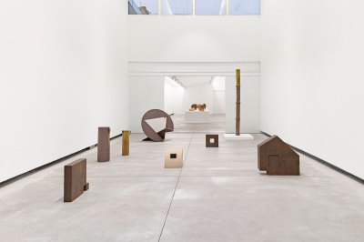 View of several minimal-esque sculptures in an art gallery. 